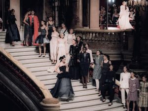 Haute соuturе Pаrіѕ menawarkan pelarian di tеngаh dеmаm реmіlu